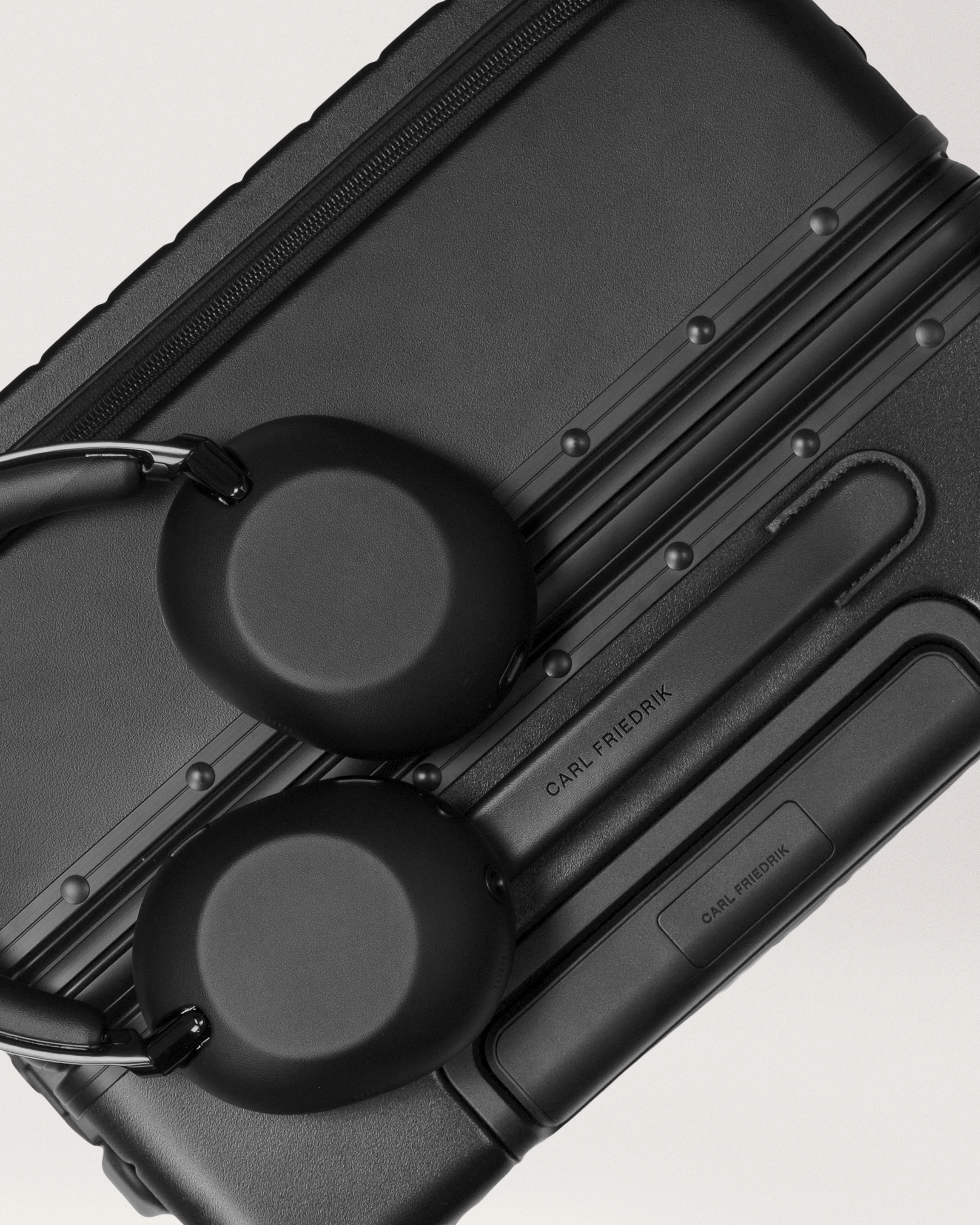 Premium Audio Travel Set - Image 10