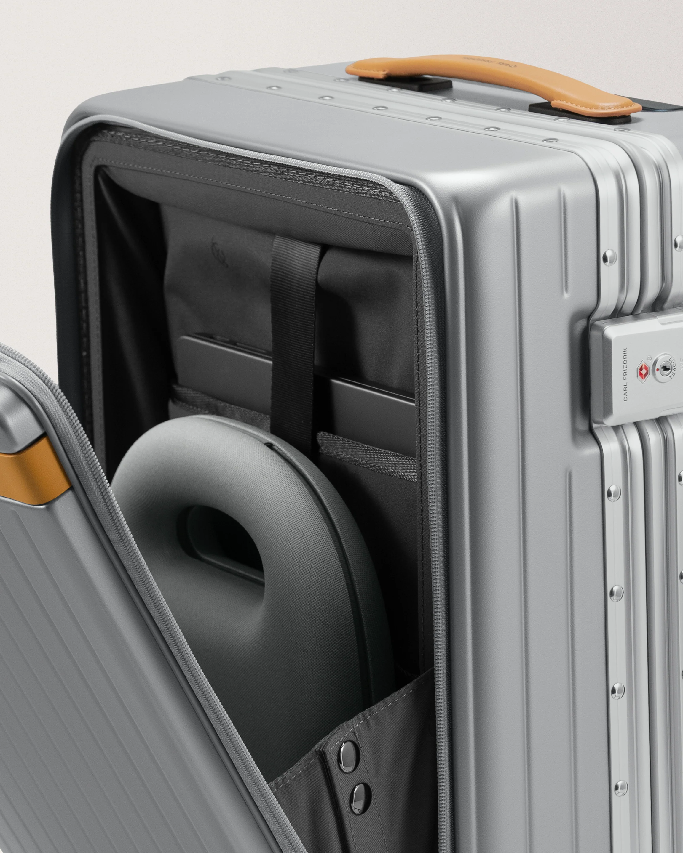 Premium Audio Travel Set - Image 15