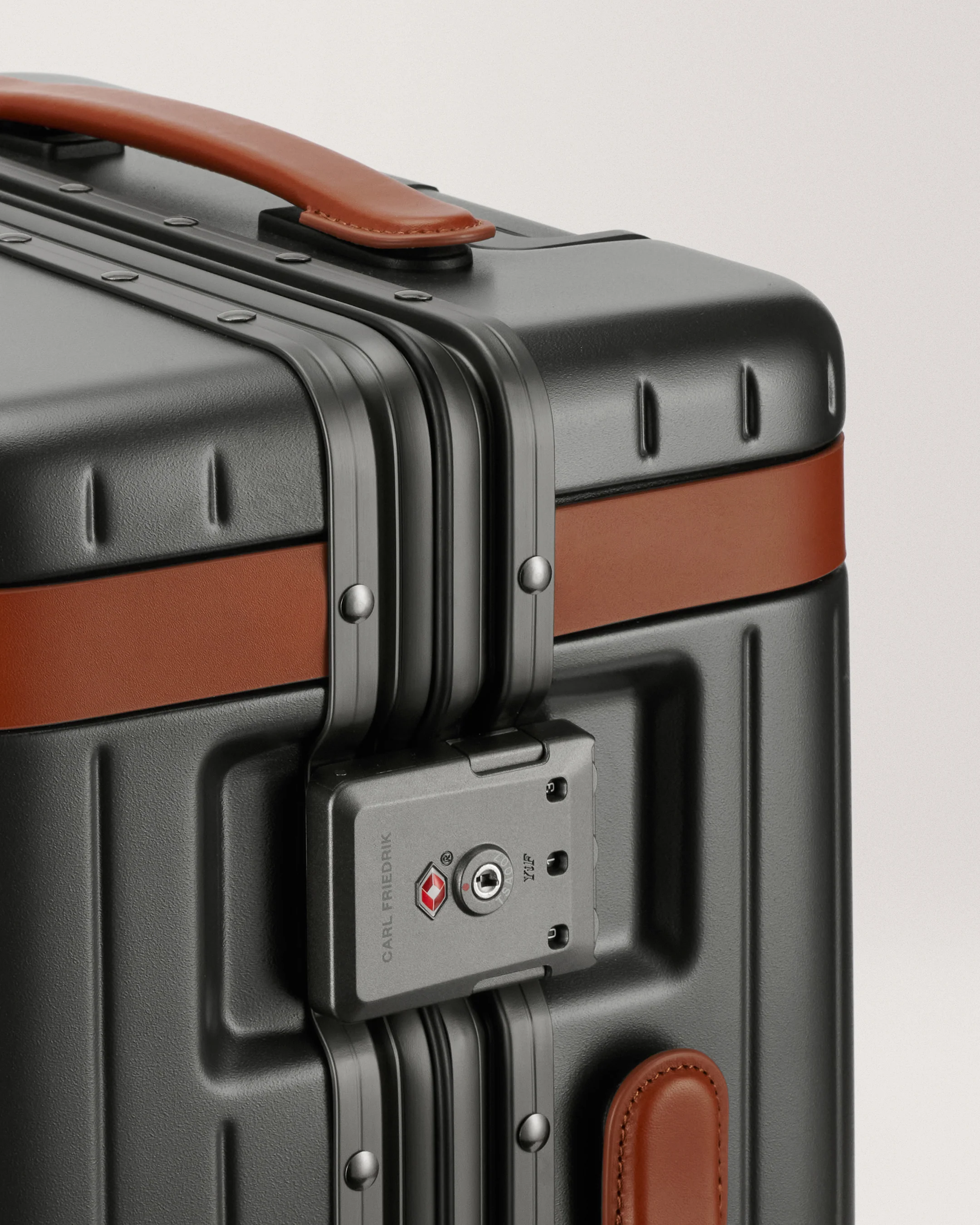 The Carry-on - Return - Image 64