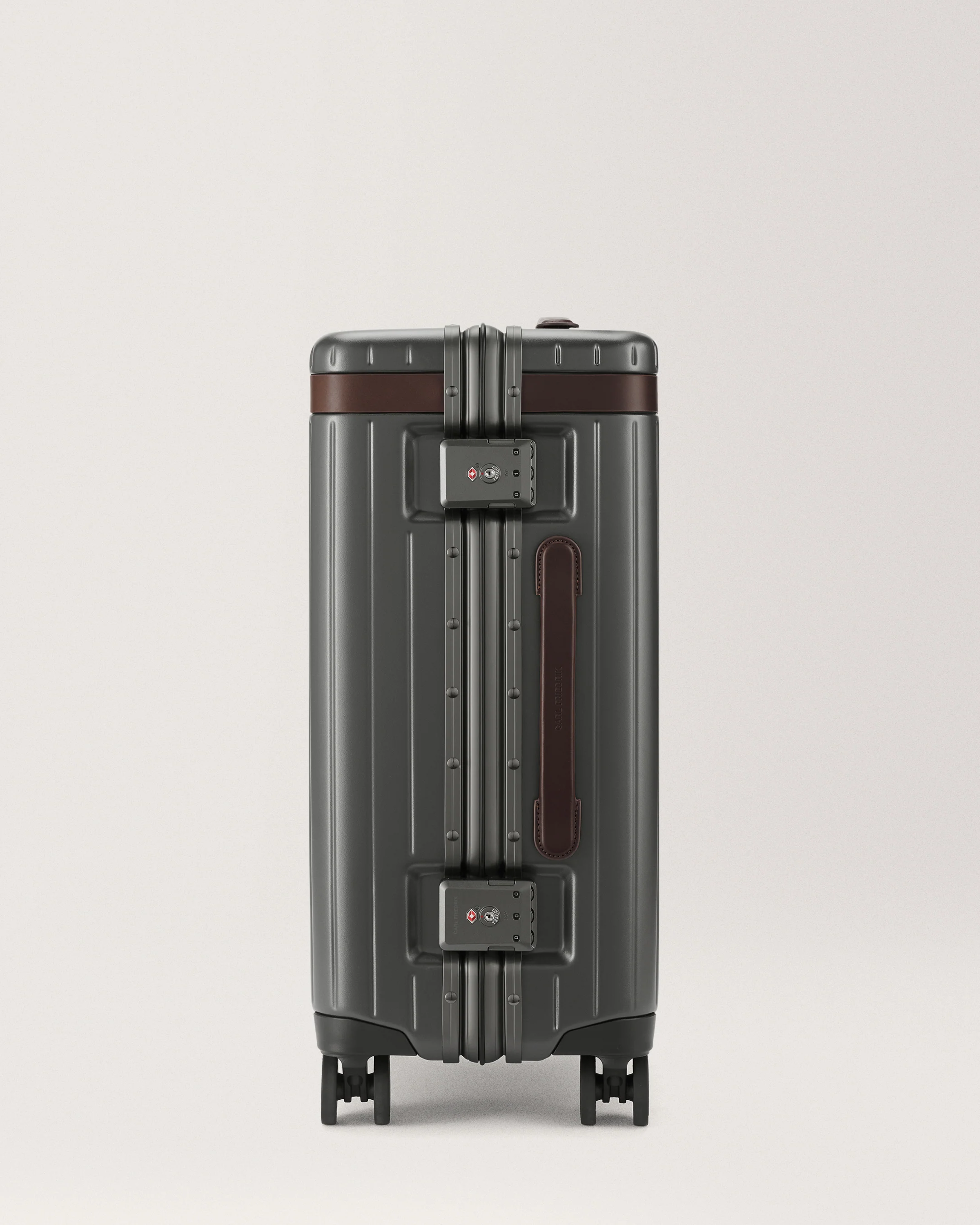 The Carry-on - Return - Image 35