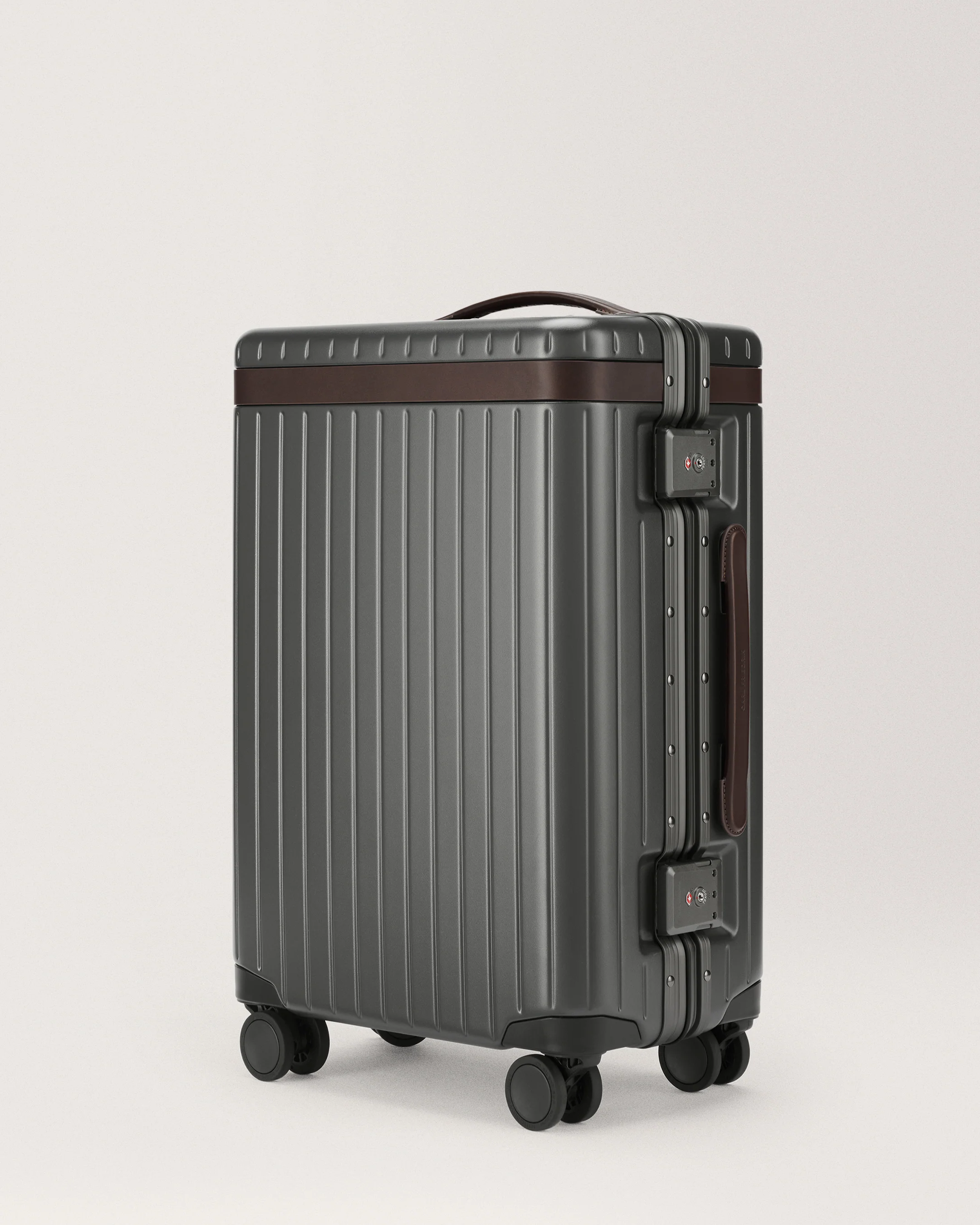 The Carry-on - Return - Image 36