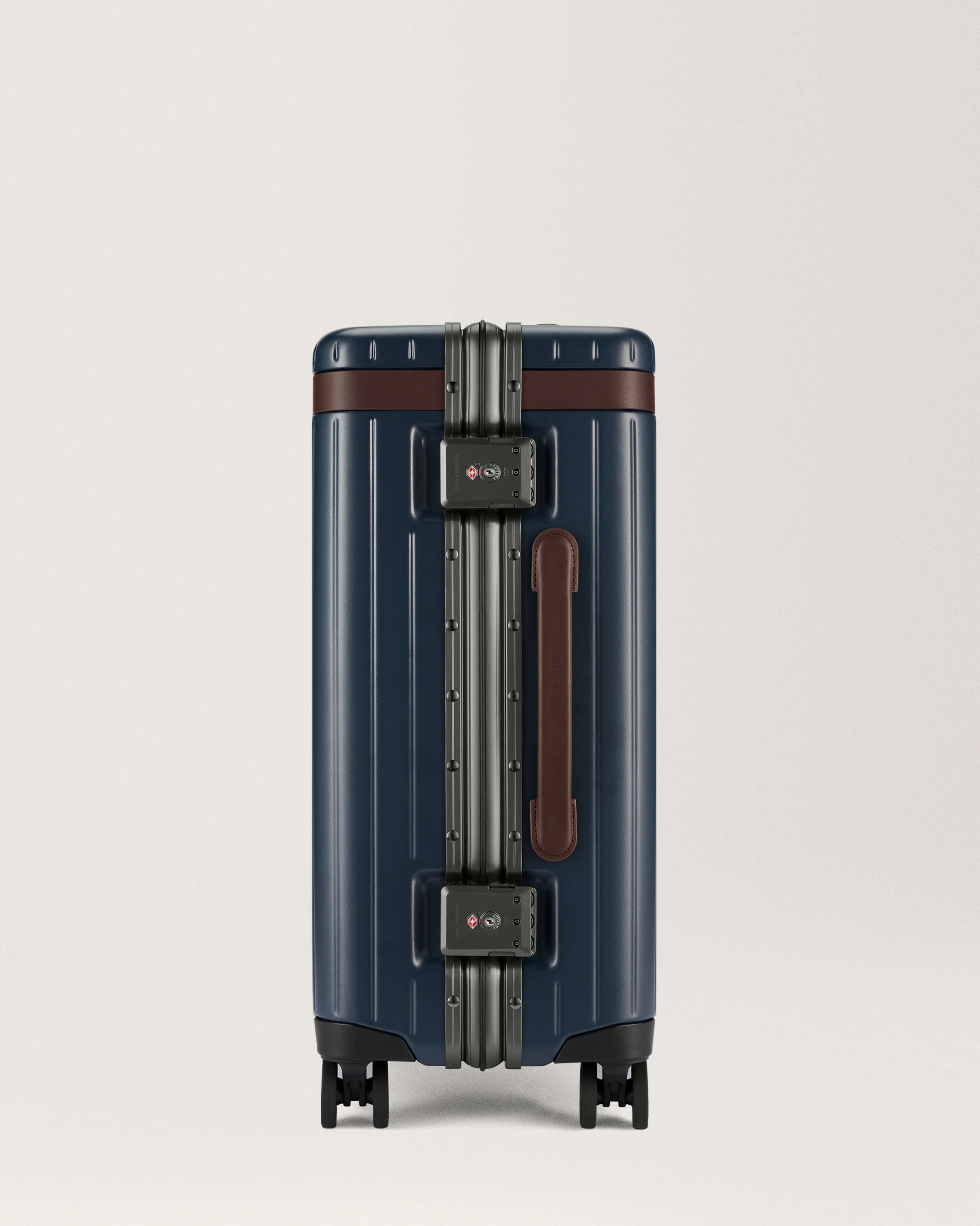 The Carry-on - Return - Image 58