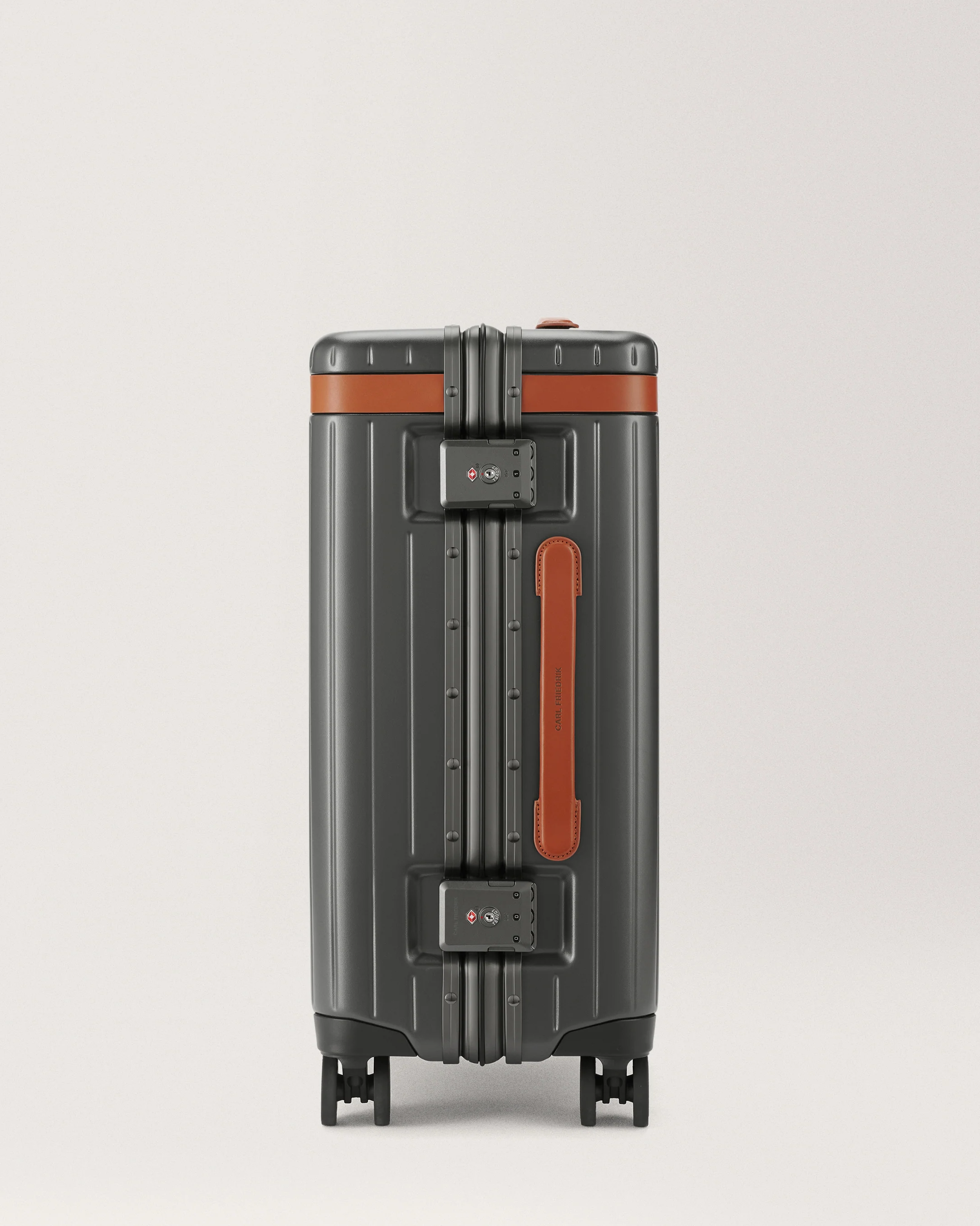 The Carry-on - Return - Image 40