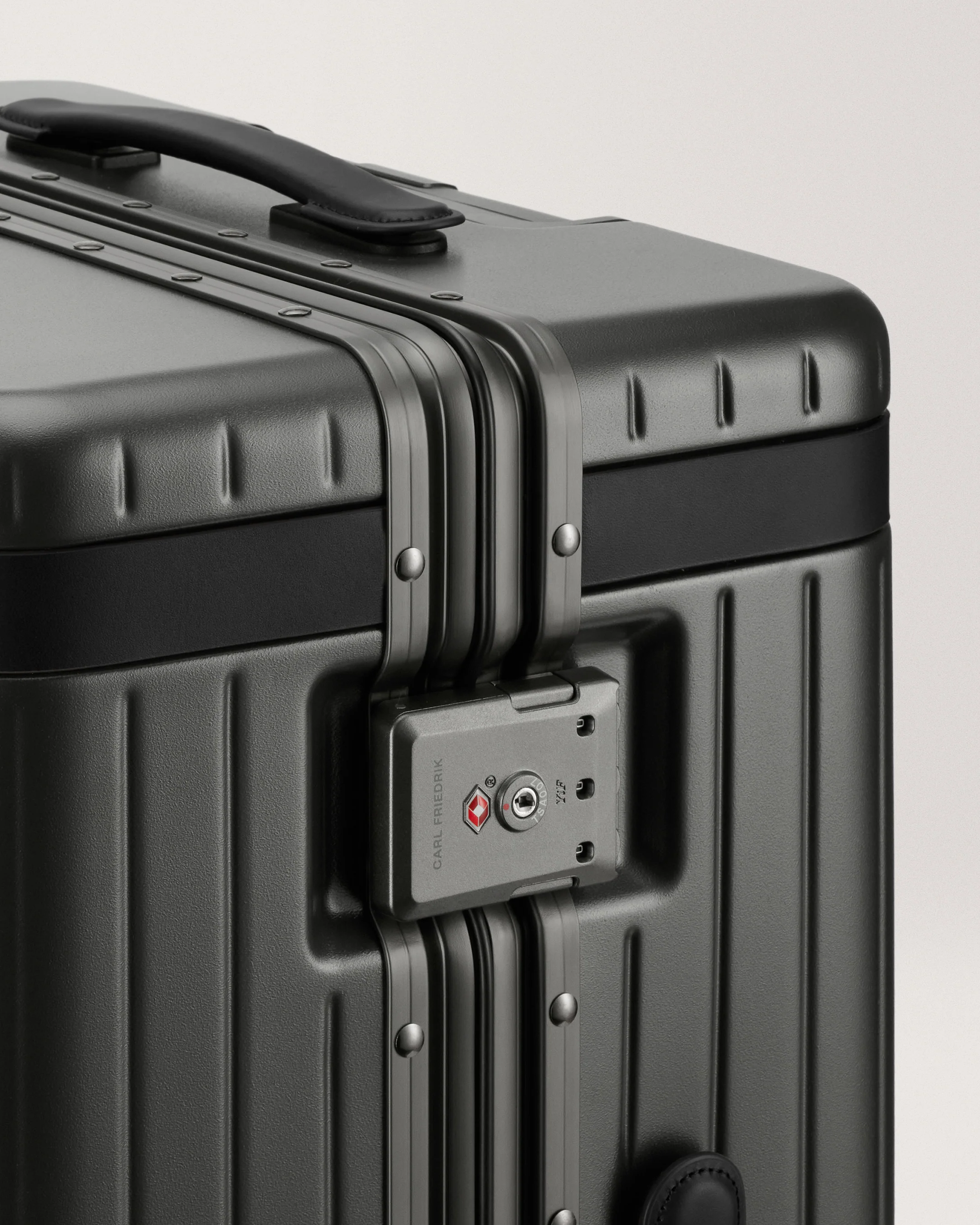 The Luggage Set - Image 13