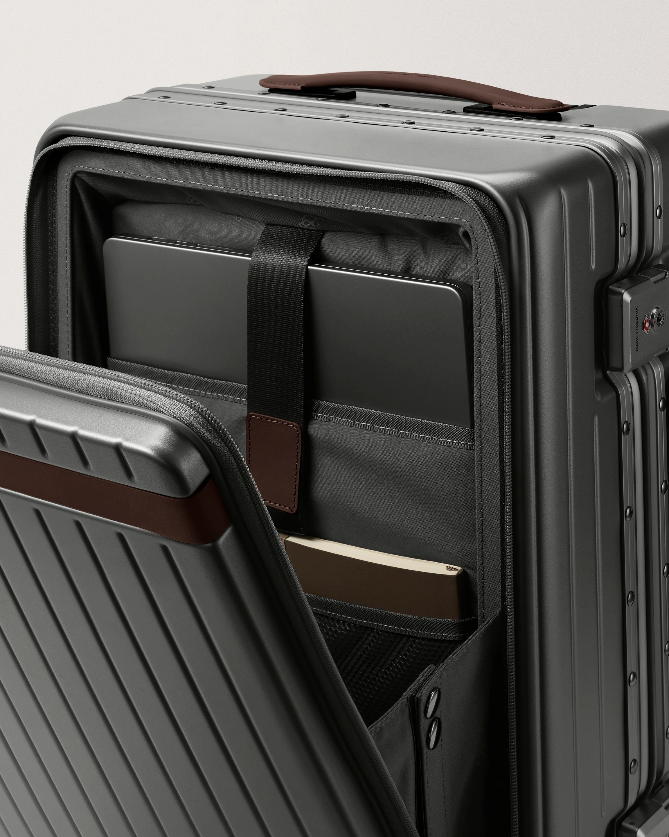 The Luggage Set - Image 58