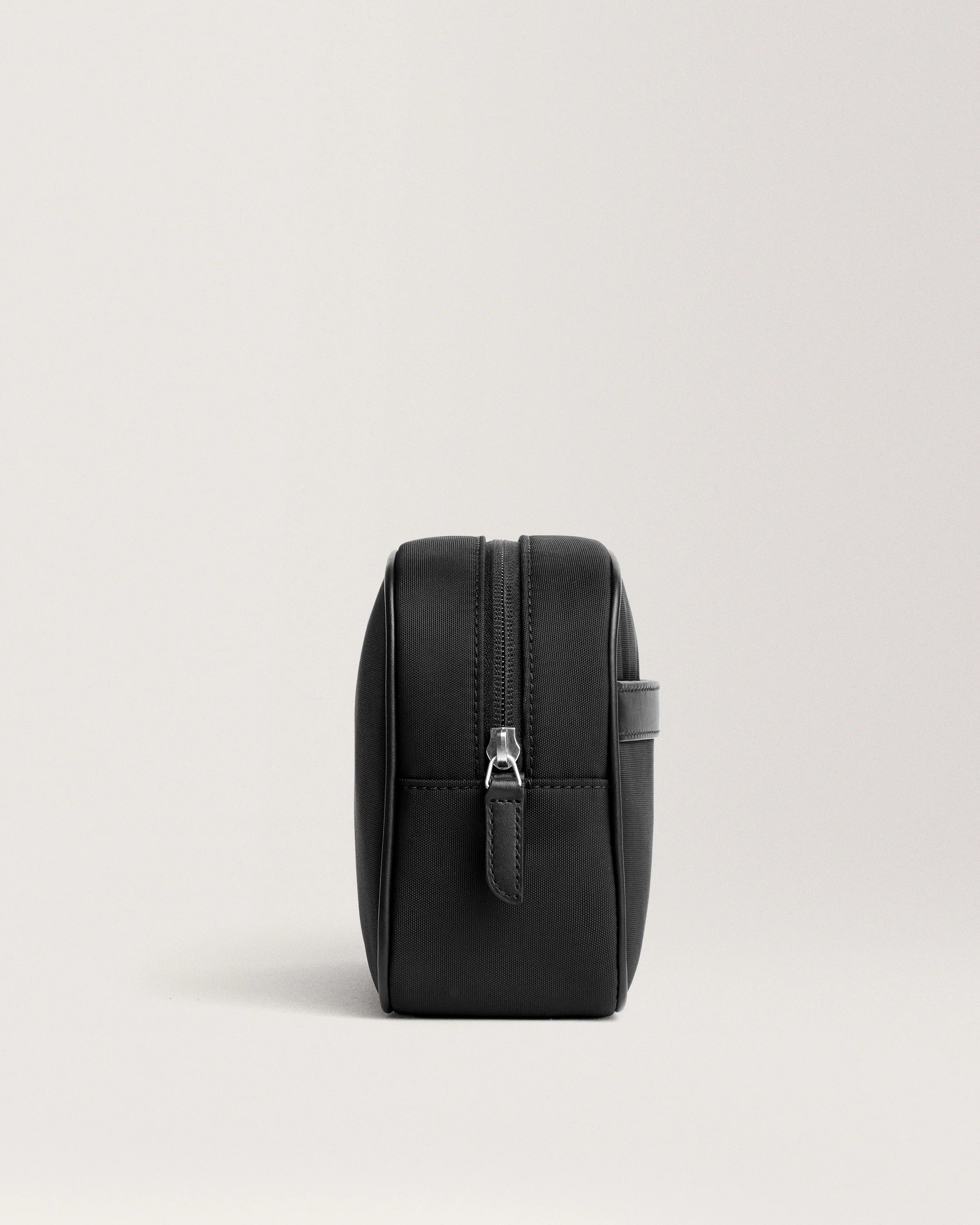 Technical Washbag - Image 3