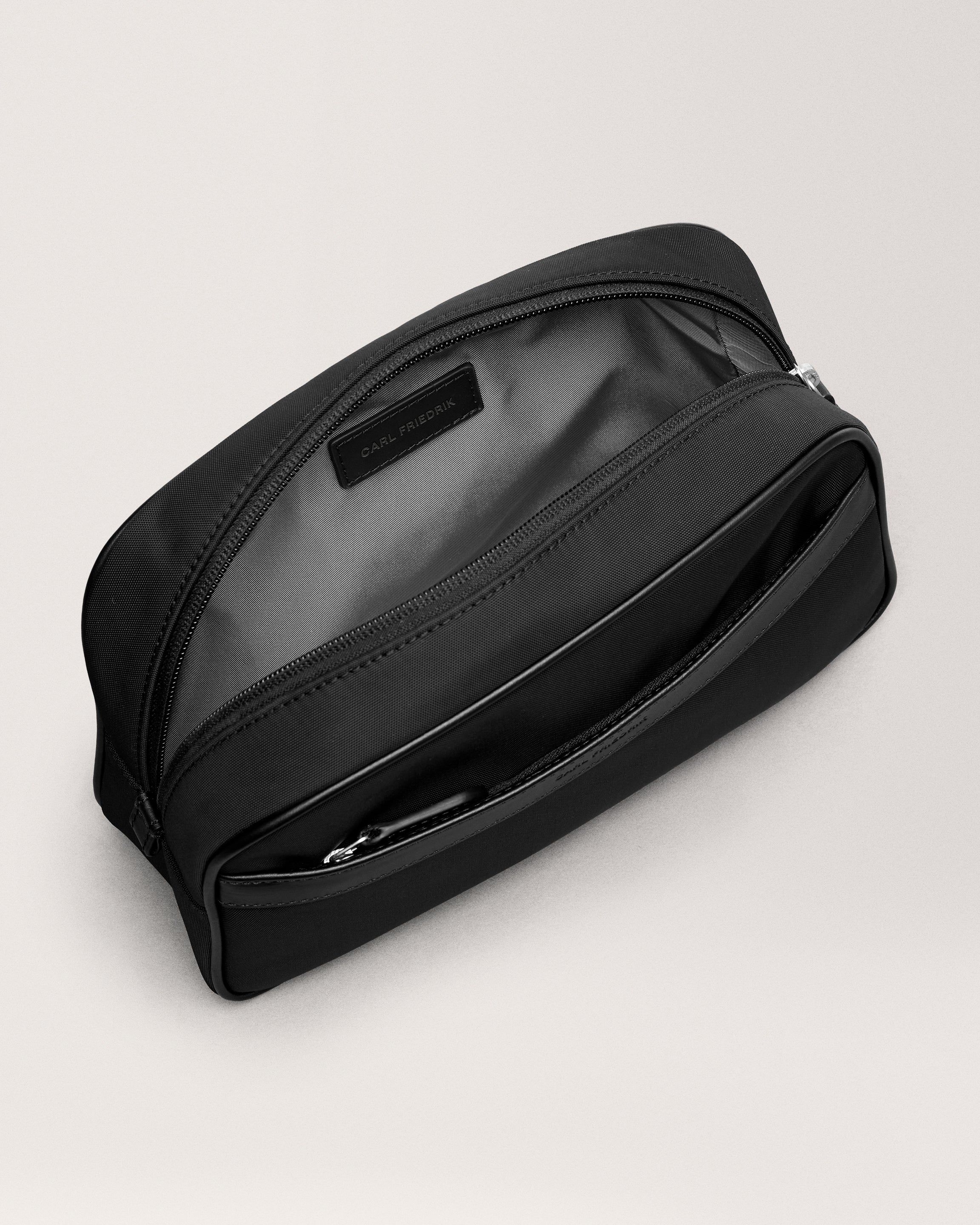 Technical Washbag - Image 7
