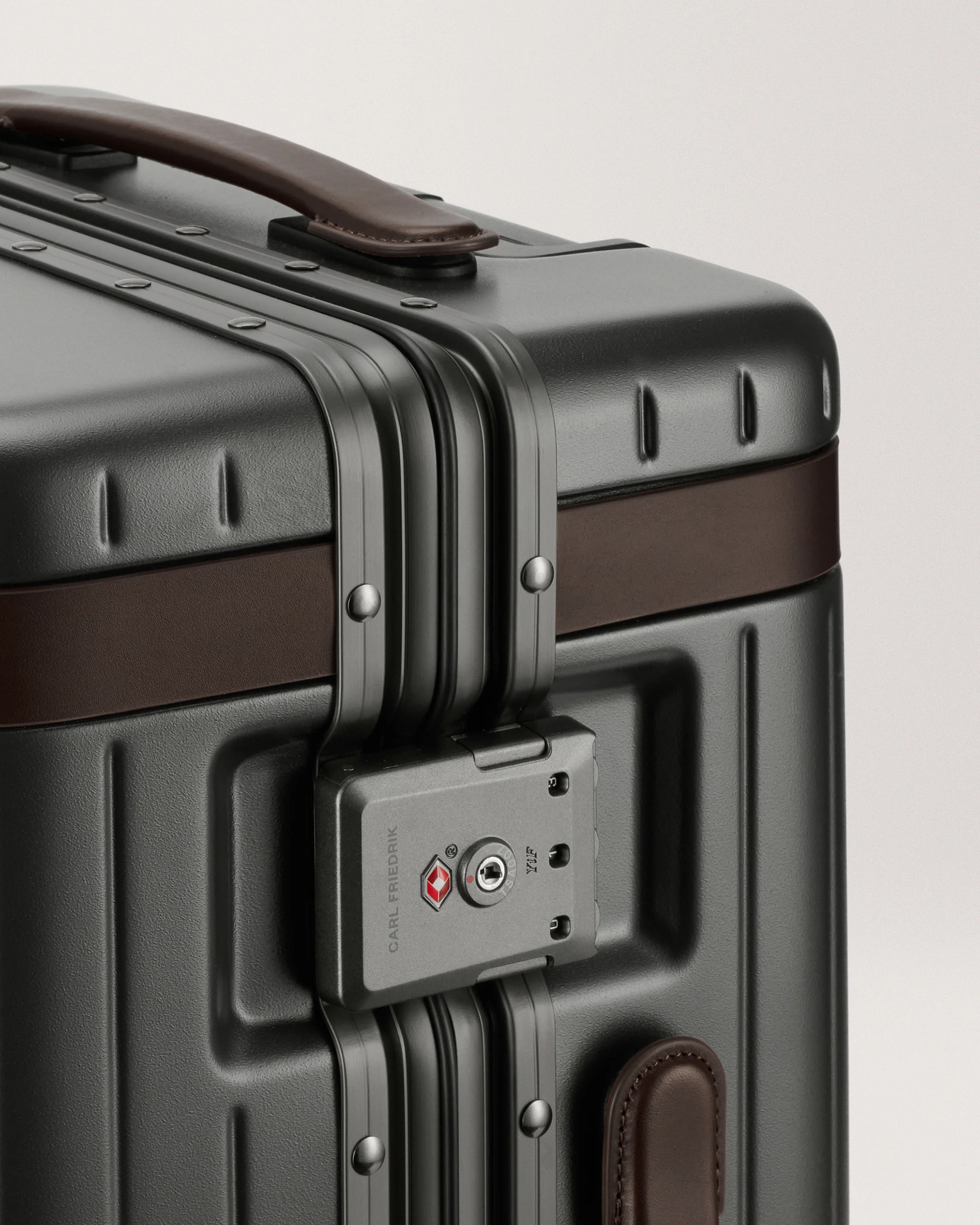 The Carry-on - Image 11