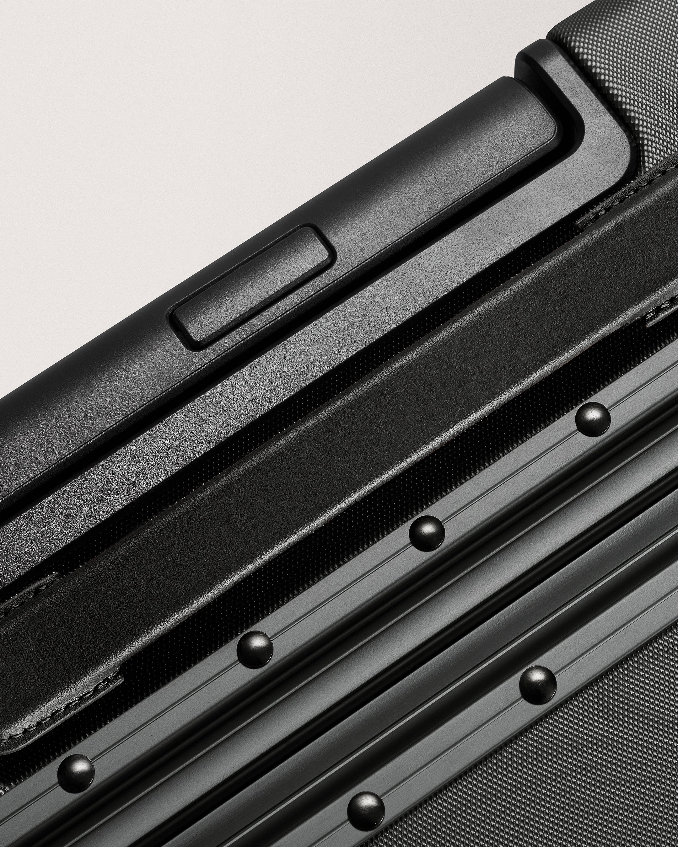 The Carry-on - Return - Image 57