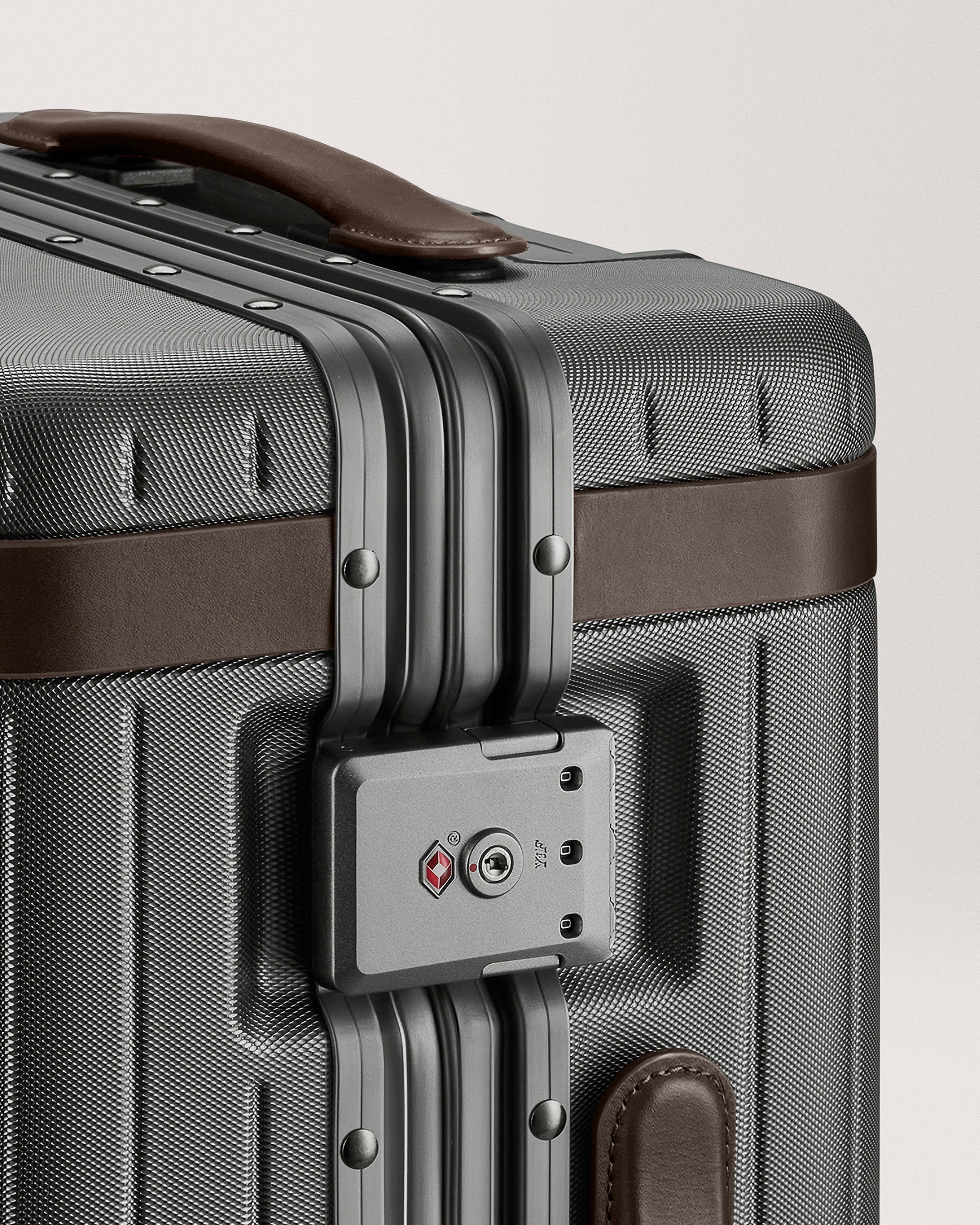 The Carry-on - Return - Image 48