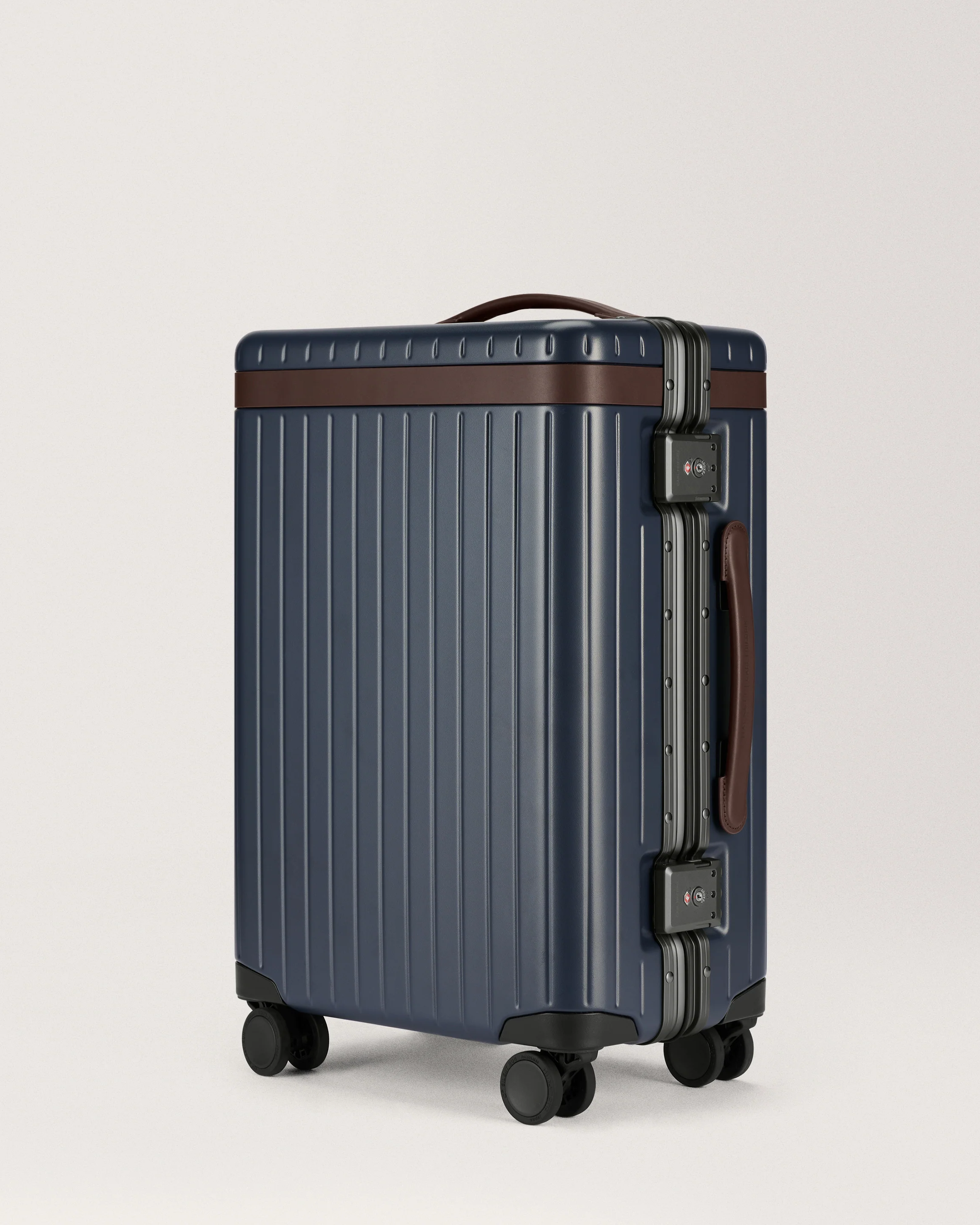 The Carry-on - Image 34