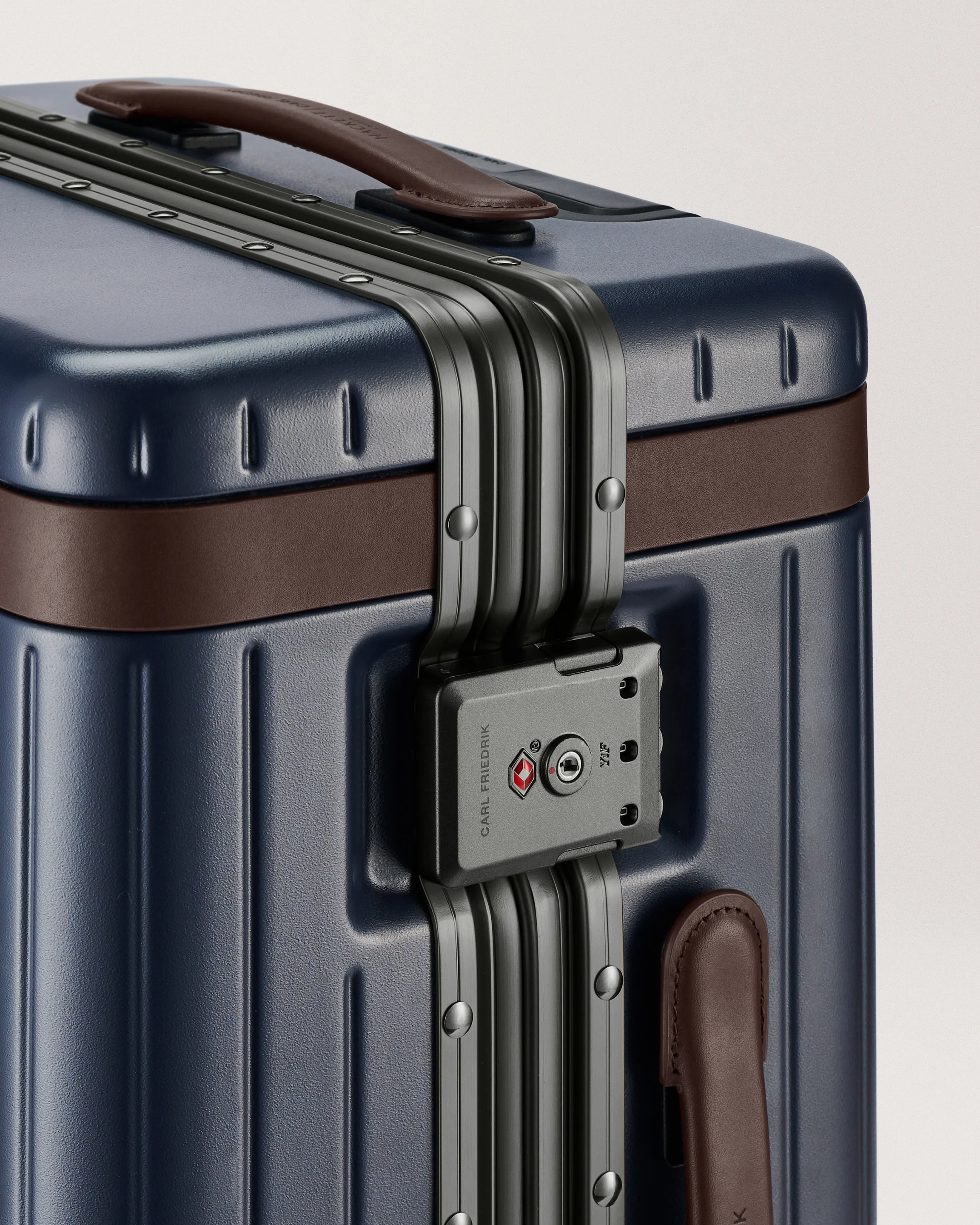 The Carry-on - Image 35