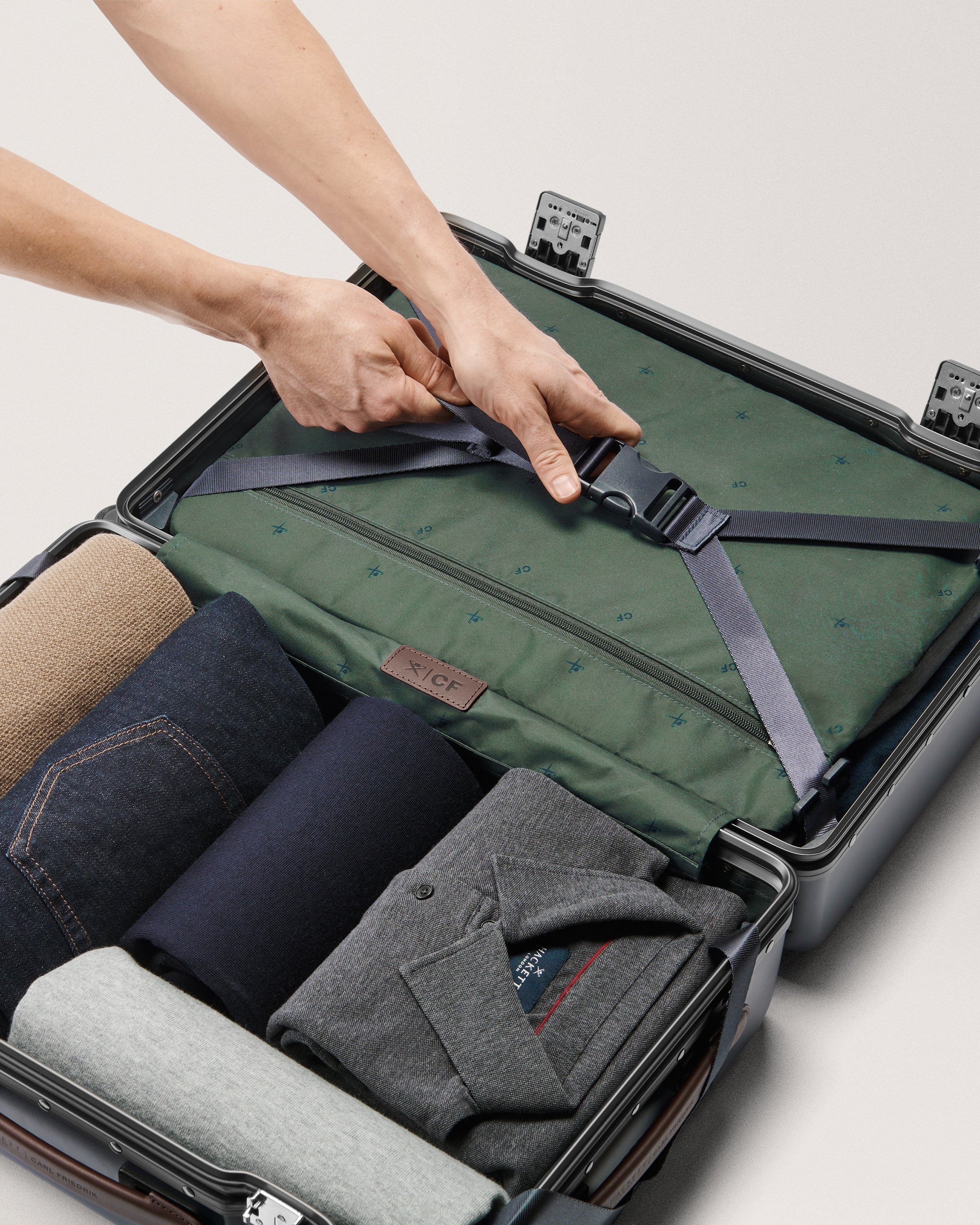 The Carry-on - Image 38