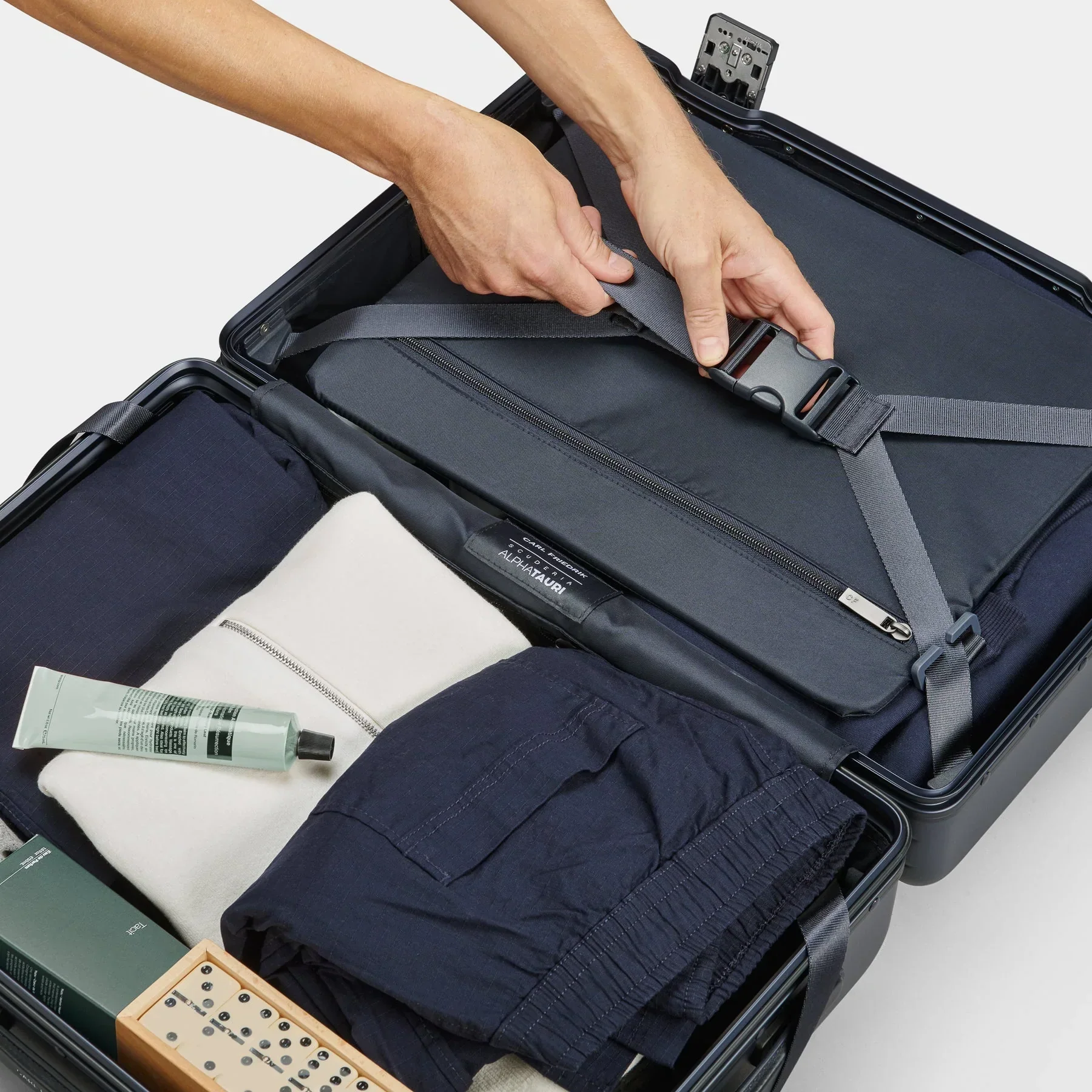 The Carry-on - Return - Image 10