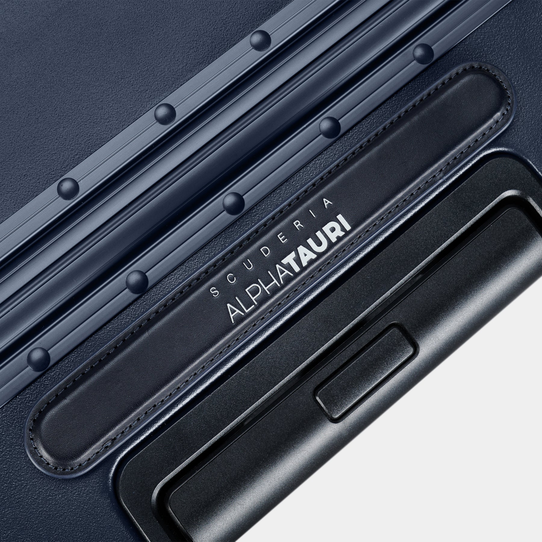 The Carry-on - Return - Image 7