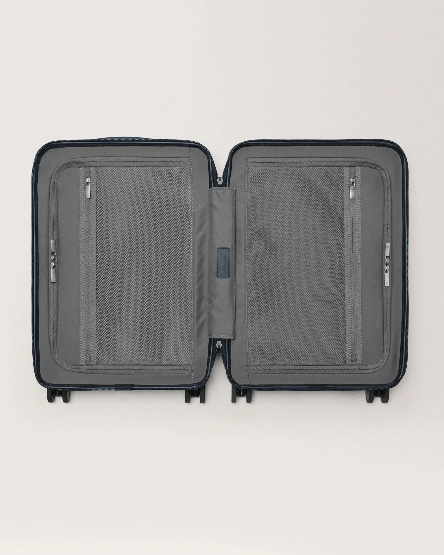 The Carry-on - Image 23