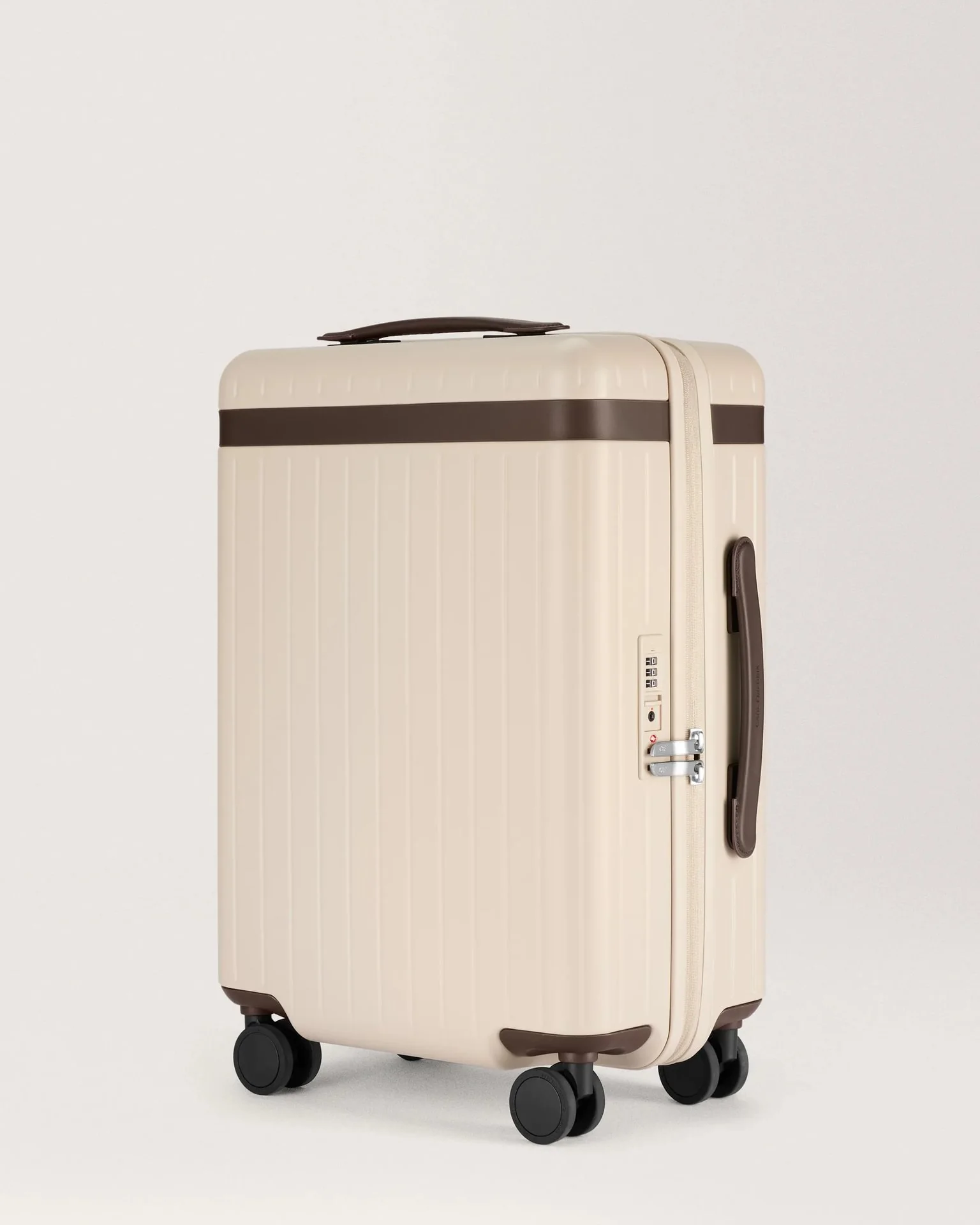 The Carry-on - Return - Image 4