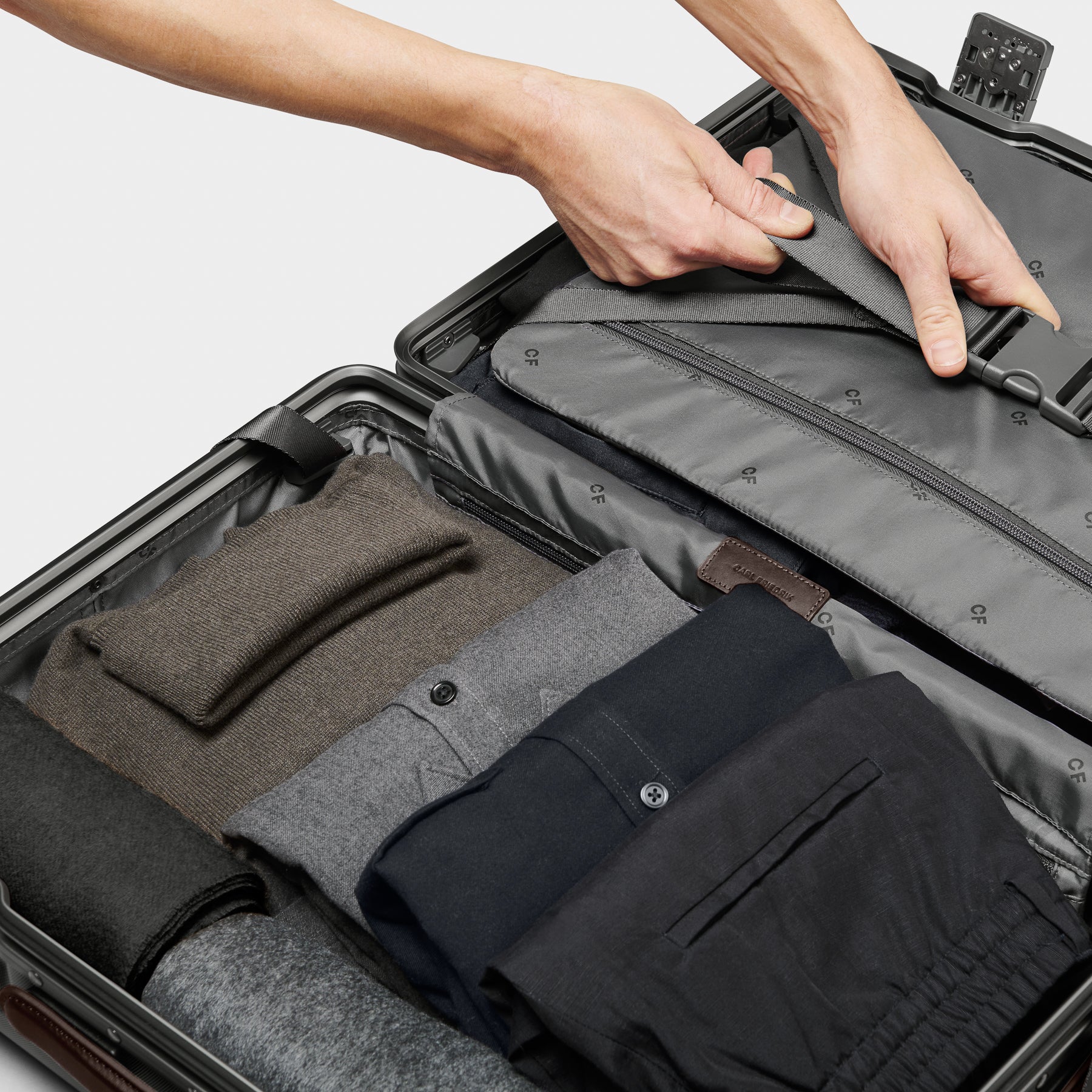 The Carry-on - Sample - Image 16