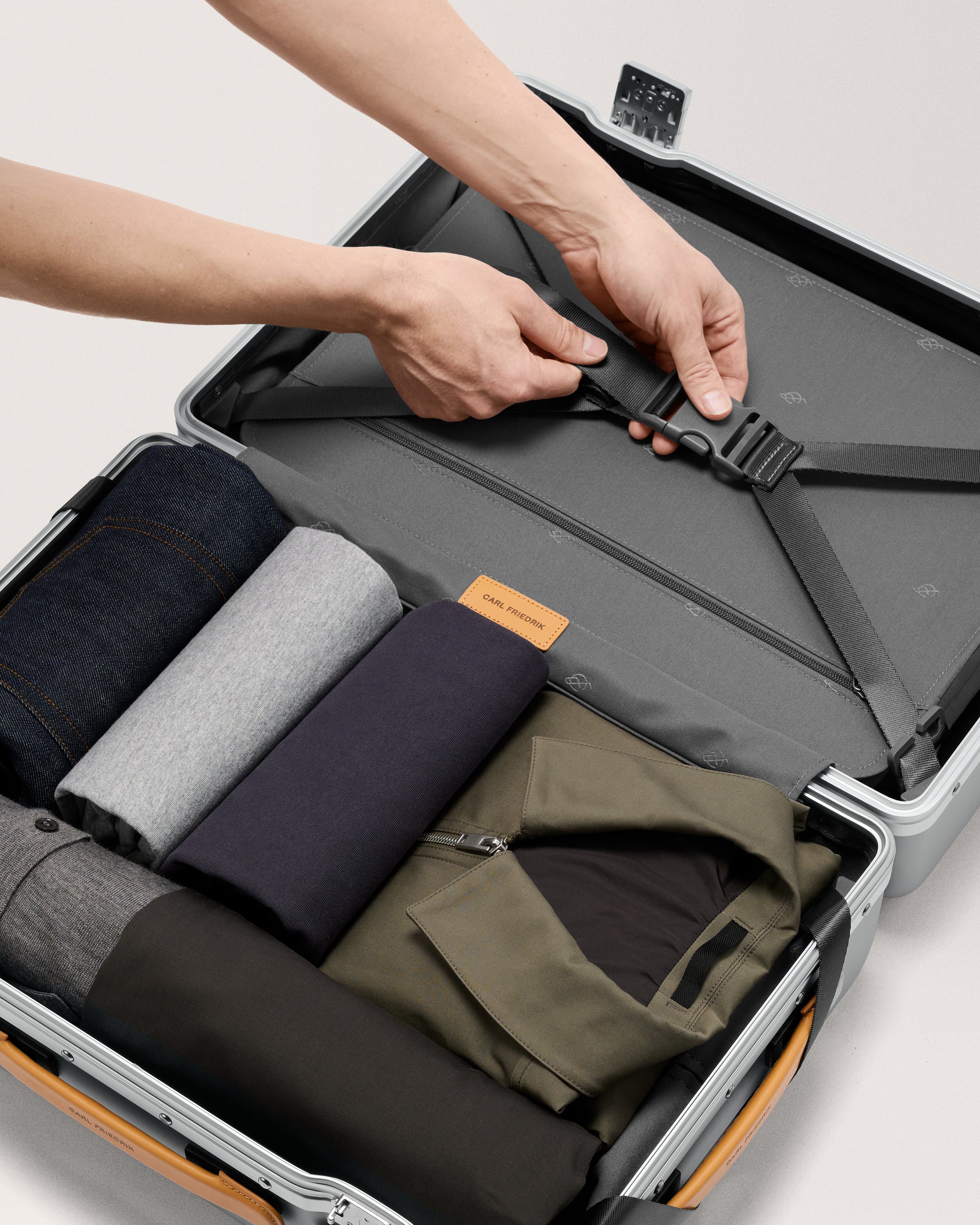 The Carry-on - Image 109