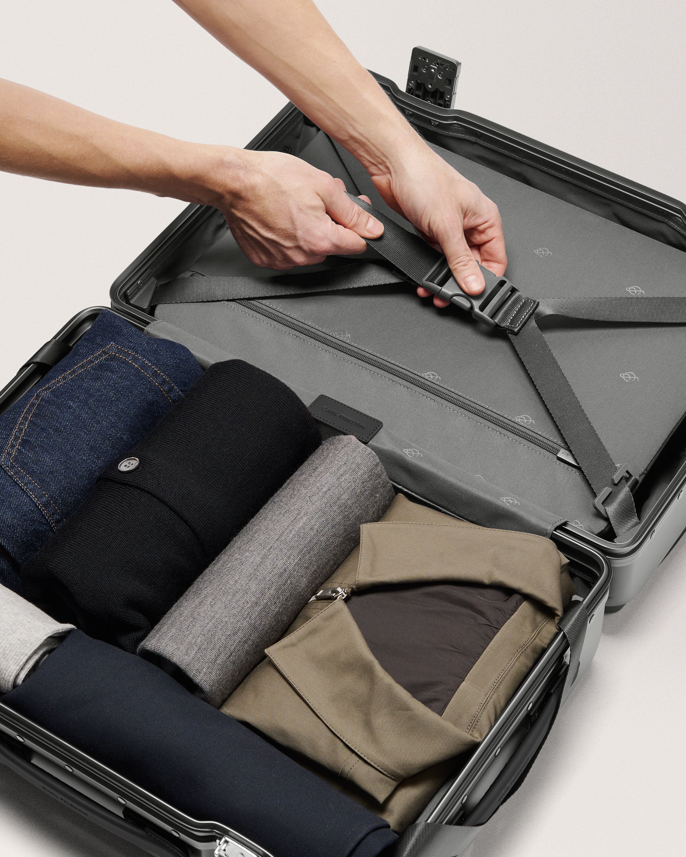 The Carry-on - Image 66