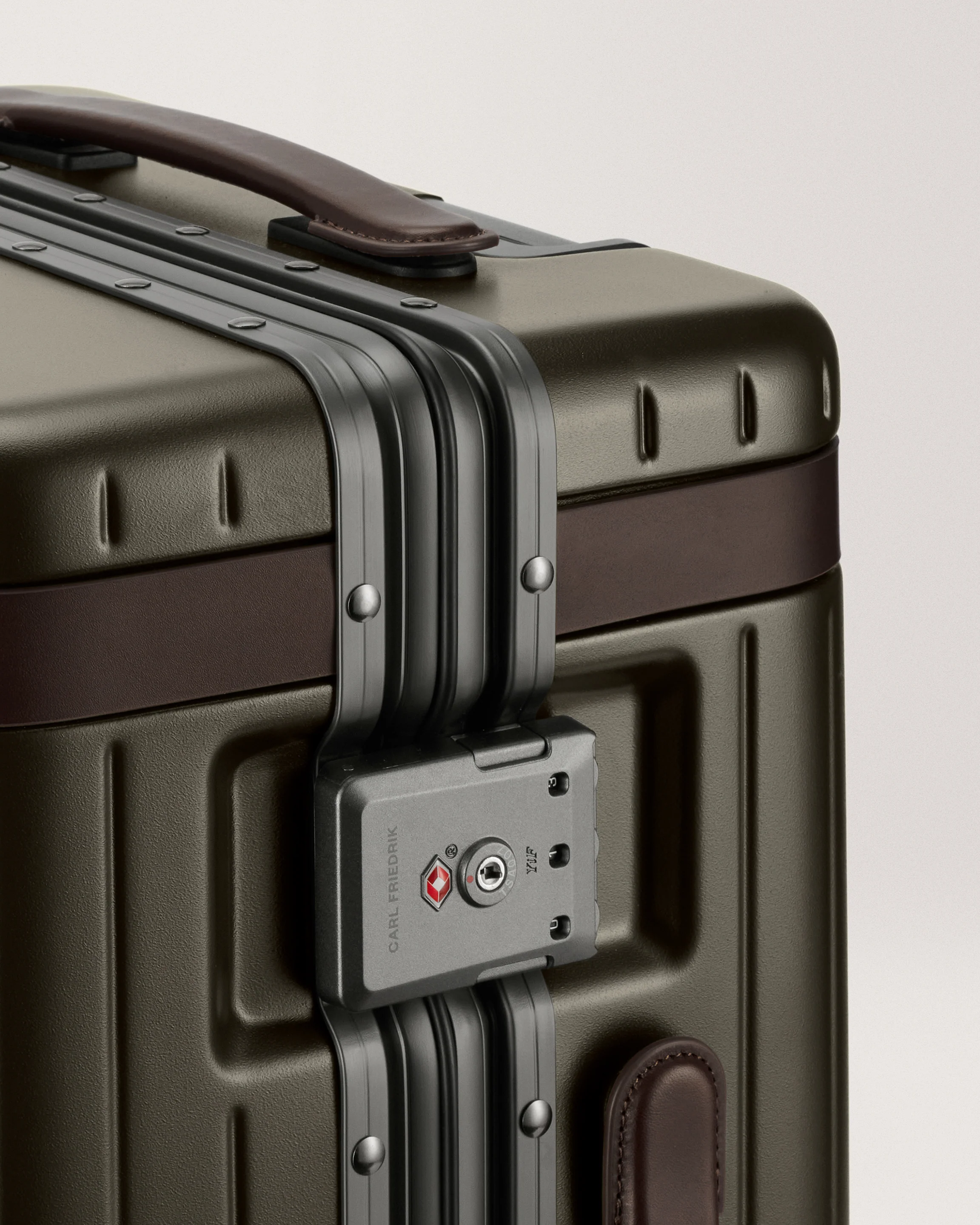The Carry-on - Image 84