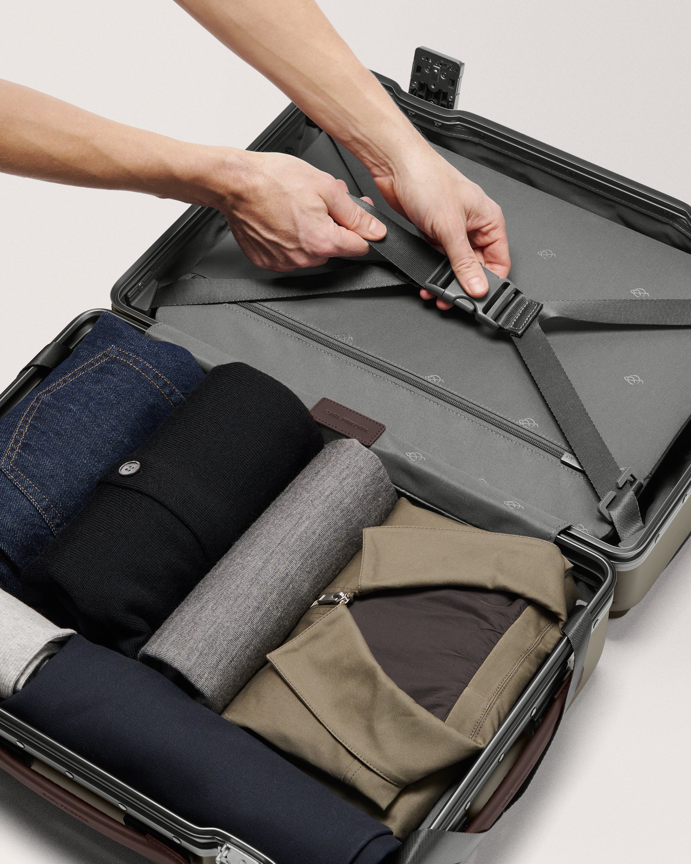 The Carry-on - Image 87