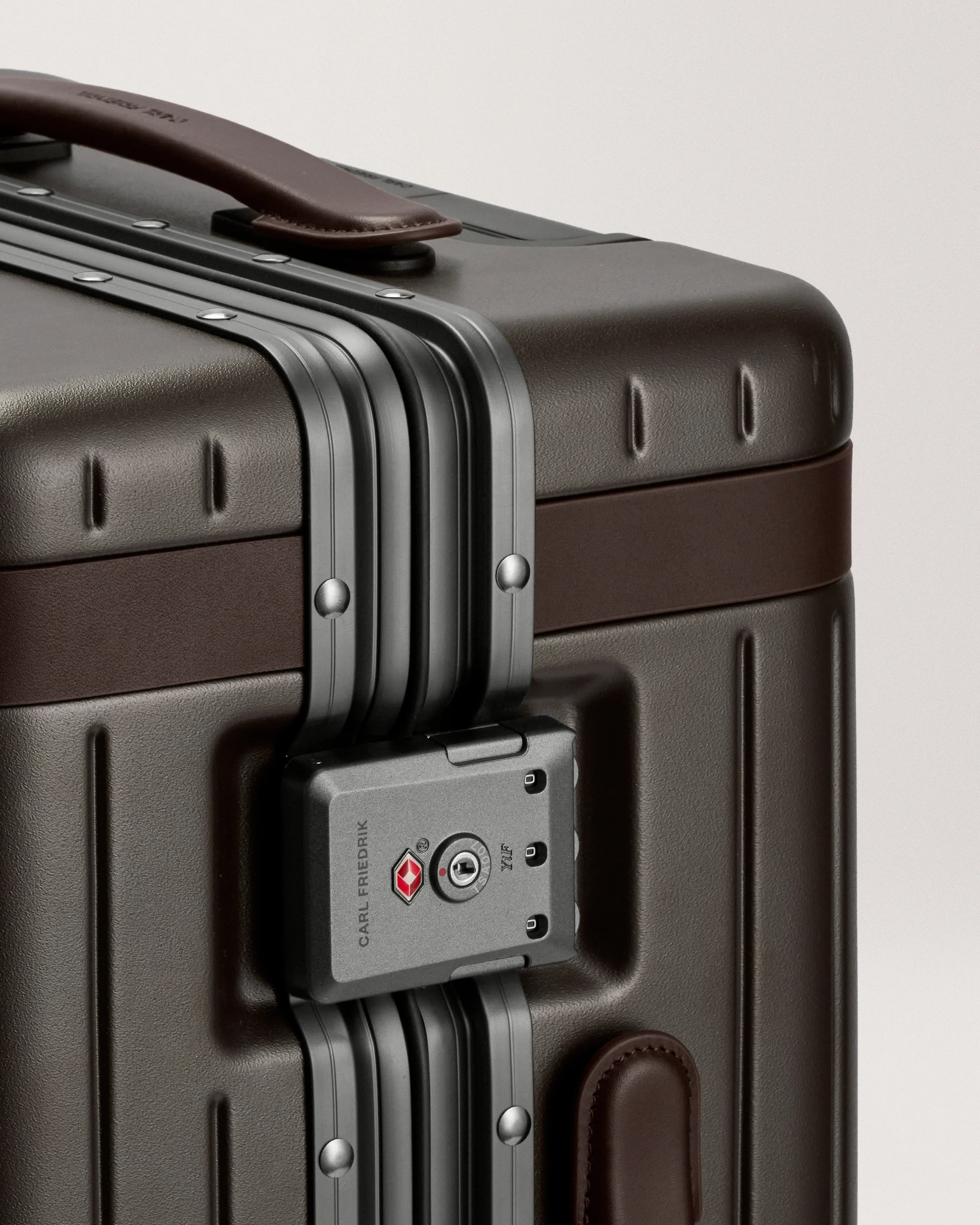 The Carry-on - Image 95