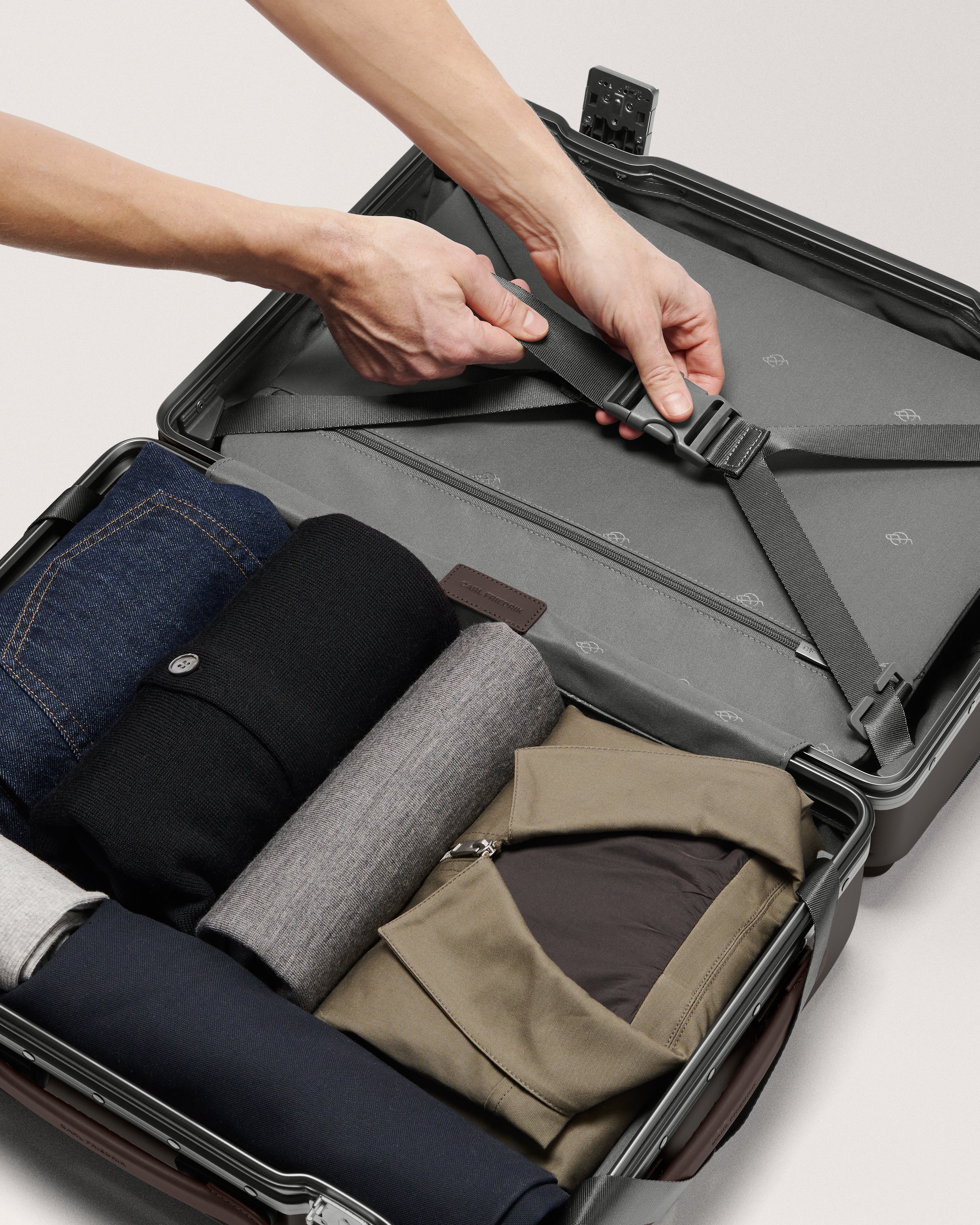 The Carry-on - Image 98