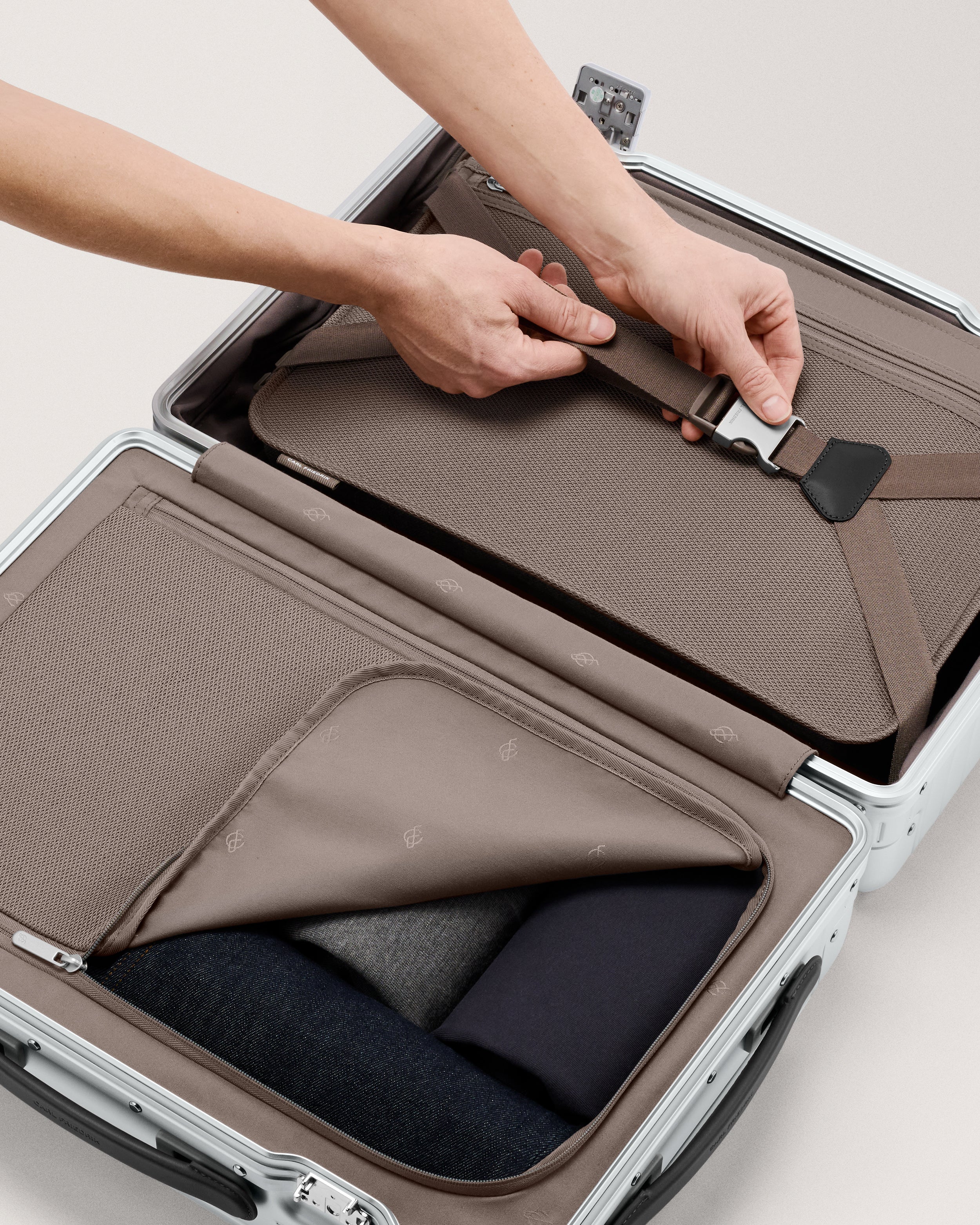 The Carry-on - Image 12