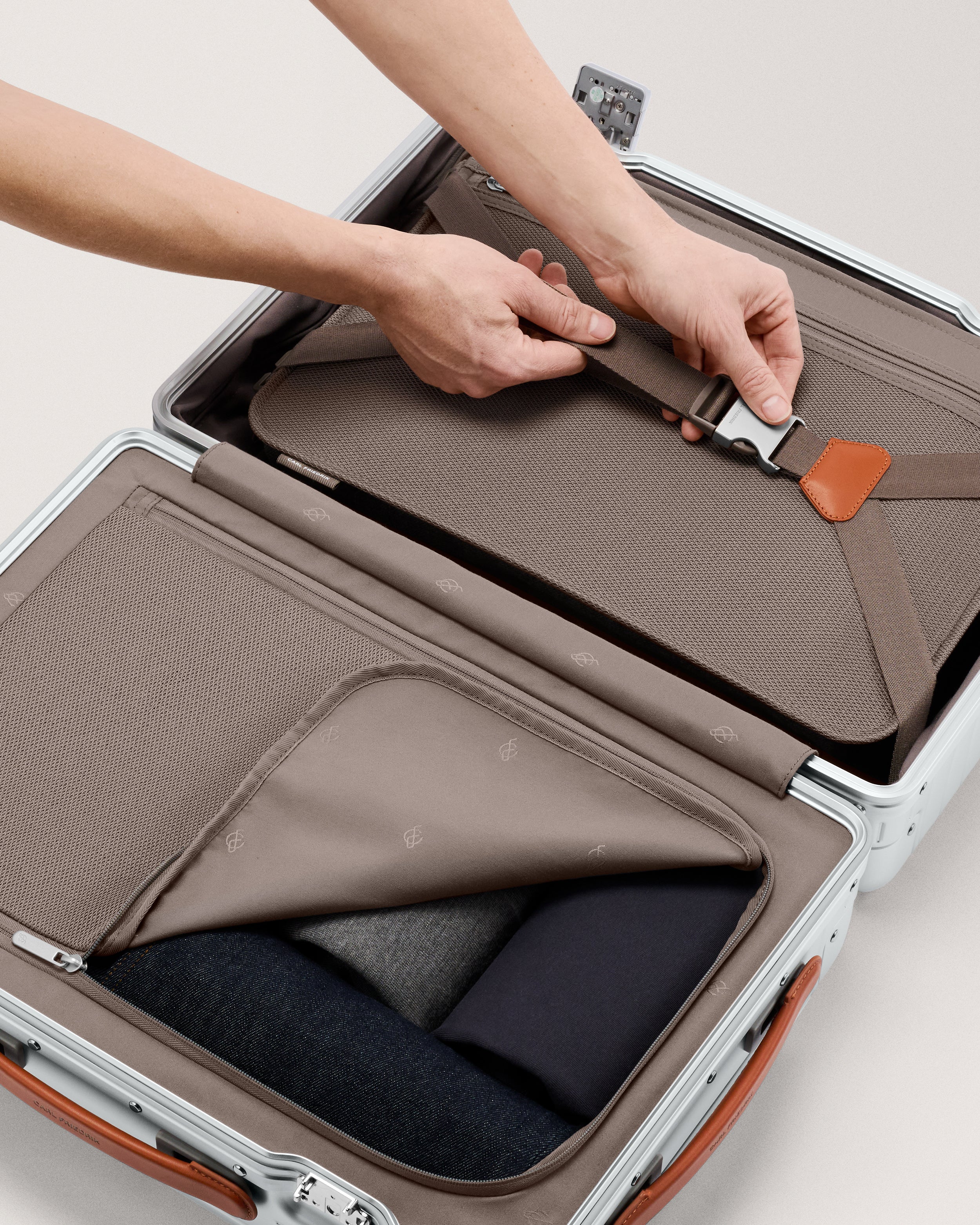 The Carry-on - Image 23
