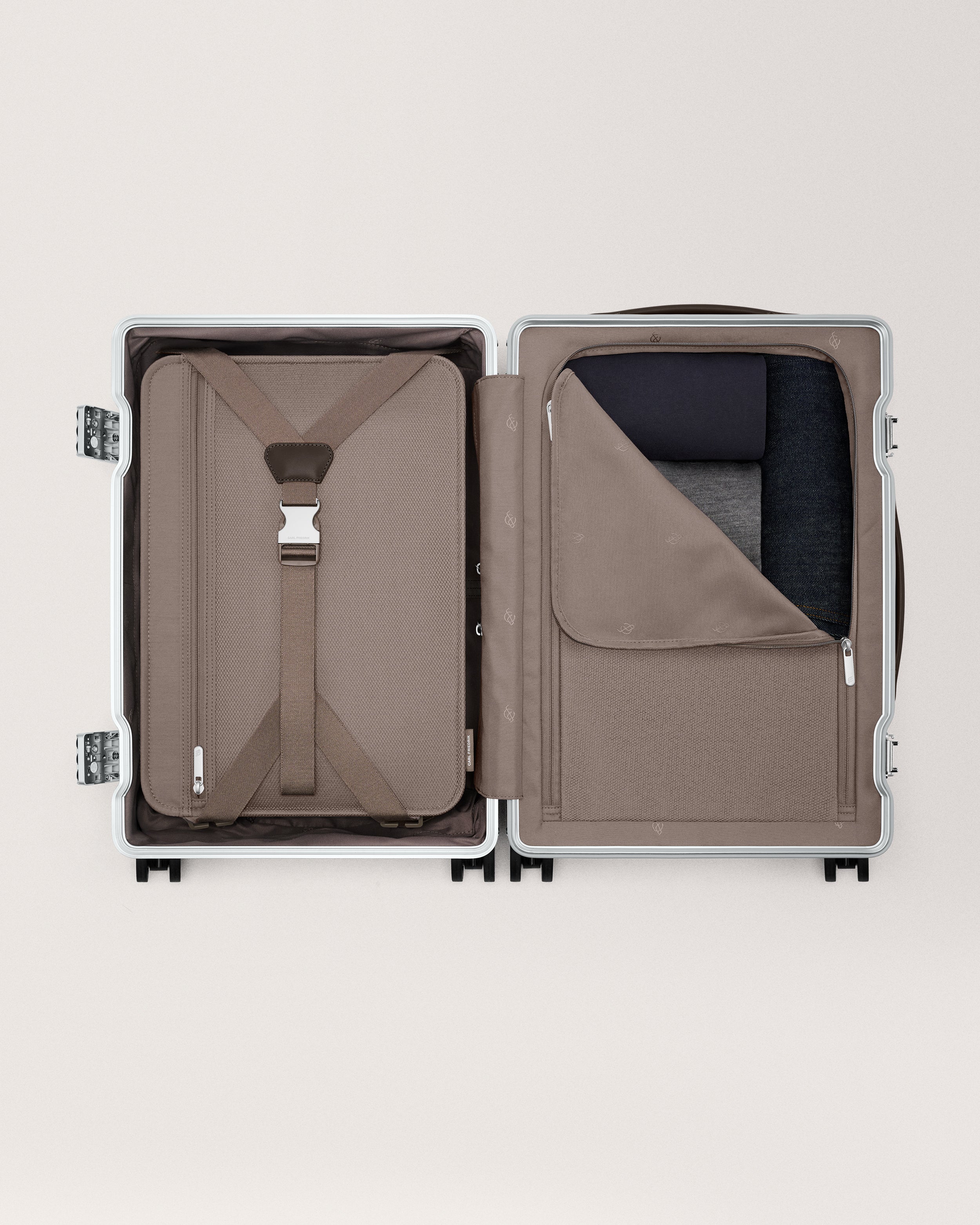 The Carry-on - Image 32