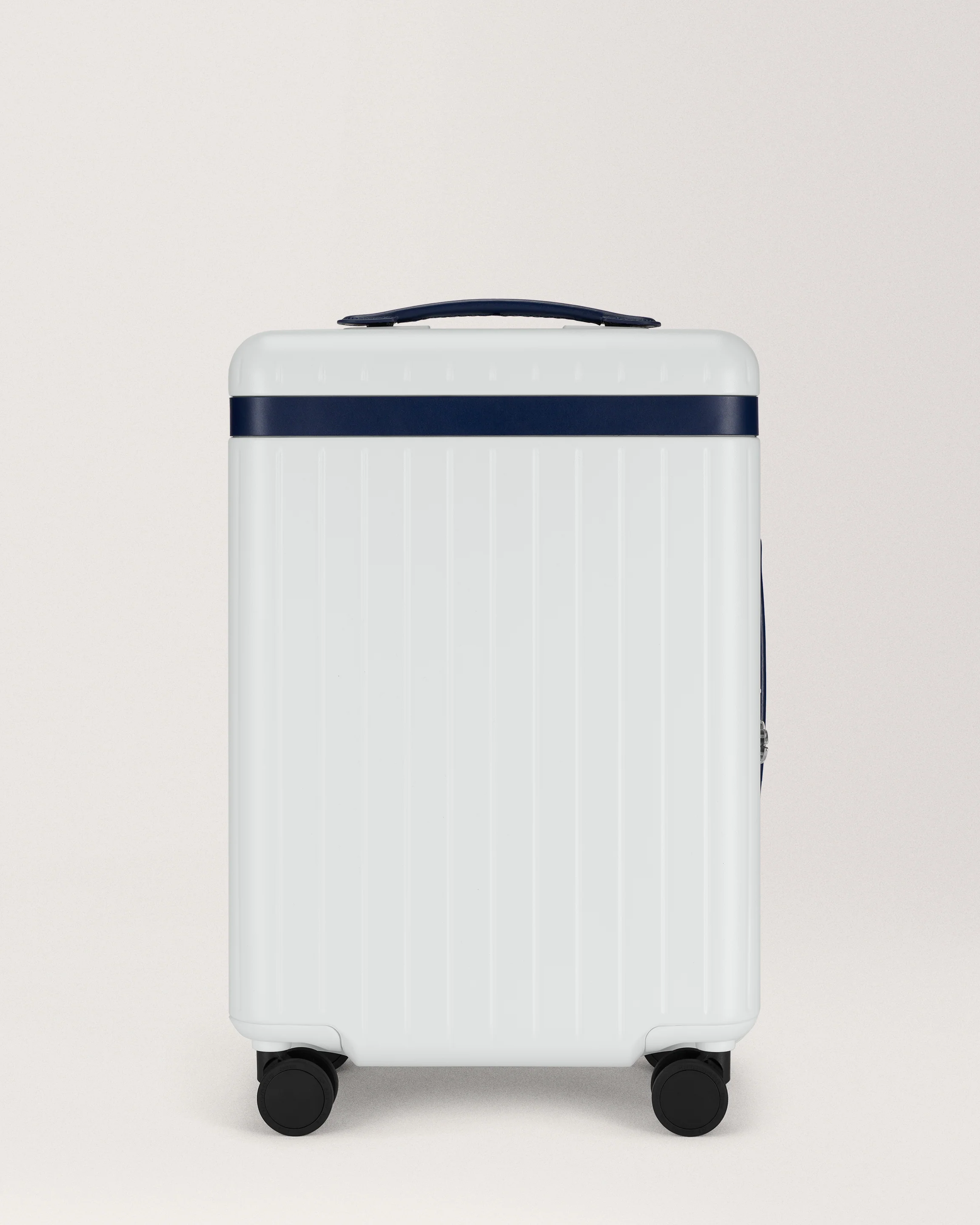 The Carry-on - Image 37