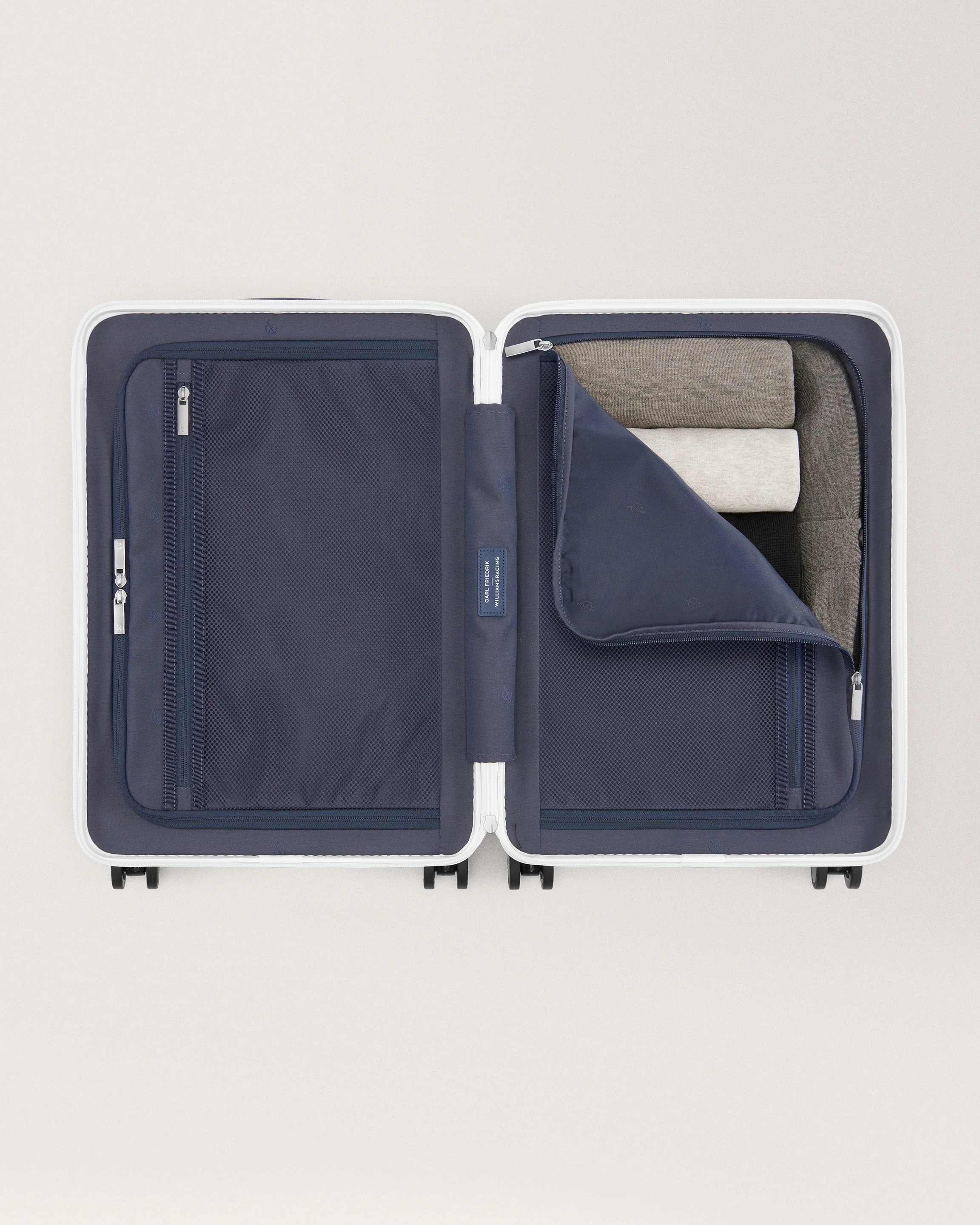 The Carry-on - Image 44